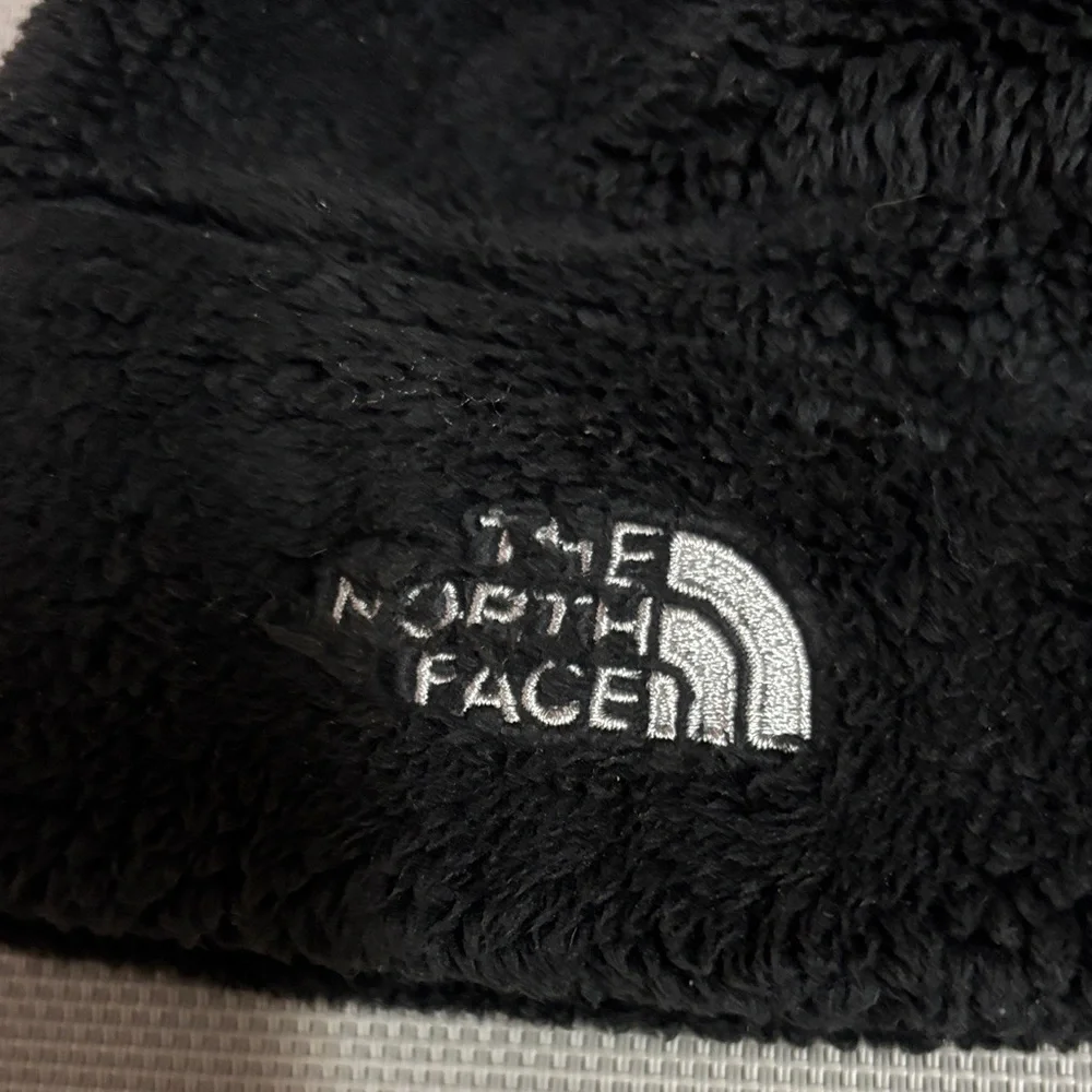 The North Face Black Fleece Hat for girls